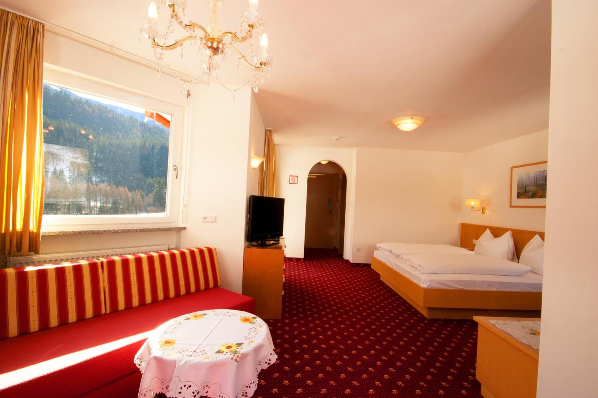 Hotel Seehof Monguelfo-Tesido / Welsberg-Taisten Exterior photo